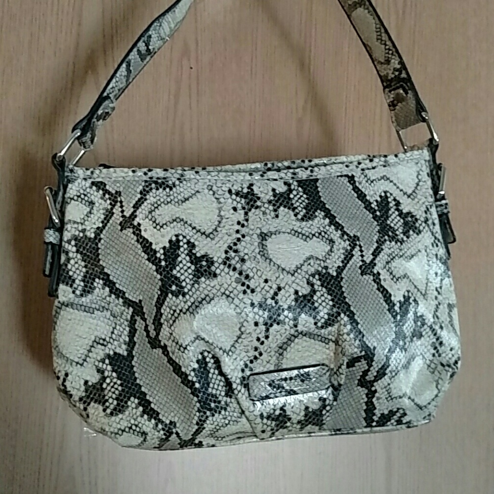Small snakeskin print